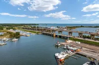 Cass-Away Luxury Houseboat Hotels in Kent Narrows