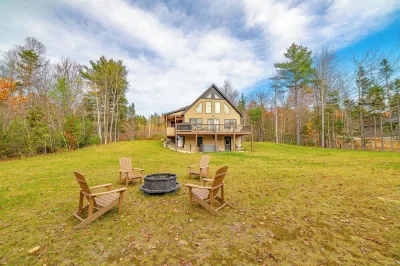 Entire private modern 3-bedroom chalet, Hot Tub, Wifi, 15 mins from Sunday River