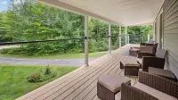 Renovated 4-bedroom House with Outdoor Space & Private Hot Tub