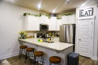 COZY Lush 3-bedroom Townhouse★Mins to Beach★