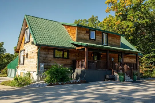 Majestic log home on 20 private acres near ski resort w/pool & hot tub