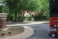 Historic Cottage - At Hopelands Gardens close to Hitchcock Woods (Remodeled)