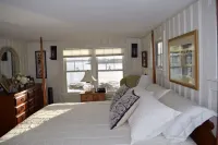 Rose Cottage Oceanfront with Private Dock