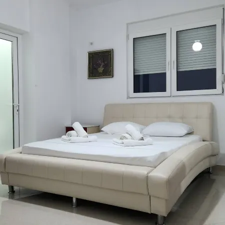 Cozy Apartment in Fier, Albania - City Center Retreat Hotels in Fier