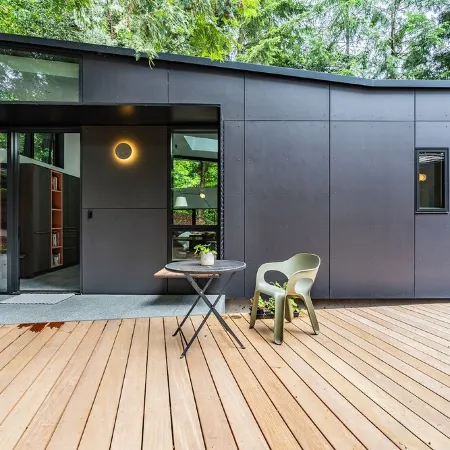 Hip Modern Studio in serene central Bellevue with AC, WiFi, Kitchen, TV
