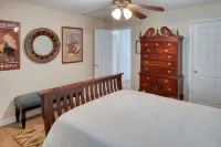 Large private 4 BR home near SAV airport with TV in every bedroom