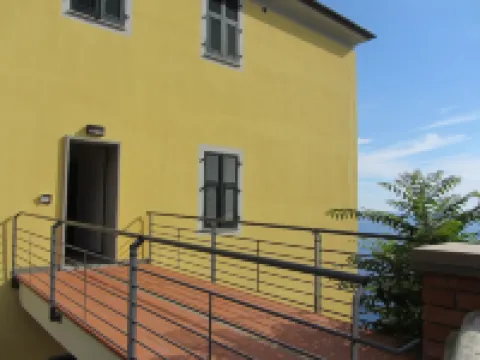 ELEGANT APARTMENT WITH EXTRAORDINARY SEA VIEW IN THE HEART OF THE FIVE LANDS