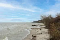 Cozy cottage with Lake Erie access