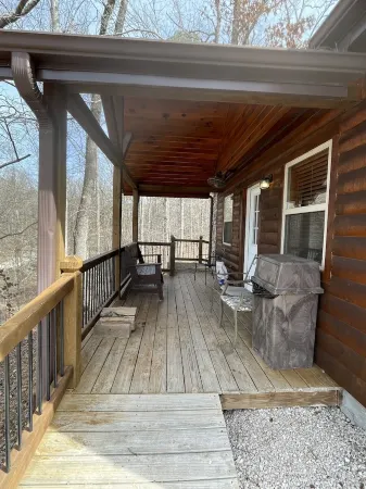 Kings Cabin on the edge of town only 1/2 mile from Current River !