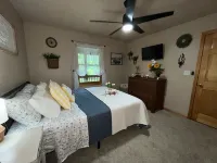 Serene Blue Ridge-Ocoee Cabin, Full Porch, Fireplace, Pool Table, Pet Friendly