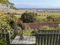 Charming gîte with view, private spa and swimming pool Hôtels à : Monfaucon