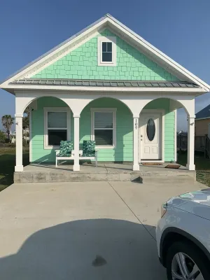 The Shipwreck Cottage is your beach vacation spot!