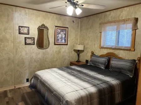 Northwoods Home Getaway w/direct access to ATV/Snowmobile Trails Отели в г. Силвер Клифф