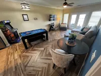 Lakeshore Escape Pool, Lake, Pool Table, Arcade Machine 2 King Beds, Sleeps 8