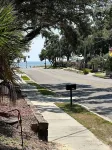 Beach Access, Sleeps 8, Pets-Yes! Blue Oak Cottage - Beach Supplies Included!