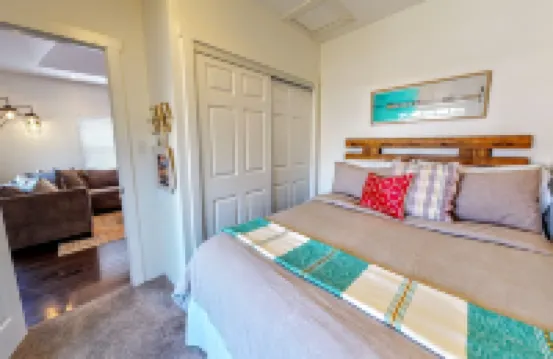 NEW Surfrider Bungalow - walk to downtown and the beach!