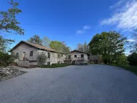 Modern, Huge, Hot Tub, Game Room! <1 Mile from Lk Michigan, Ada & Kid Friendly!