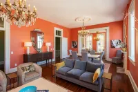 Stunning 3 BR/3 BA loft apartment w/balcony overlooking historic downtown!