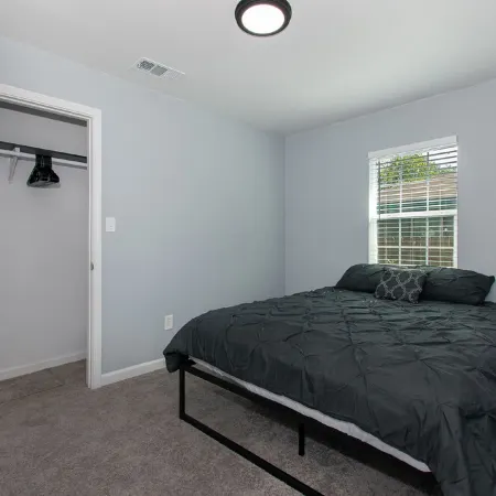 Cheerful 3 bedroom house near downtown and close to hospitals