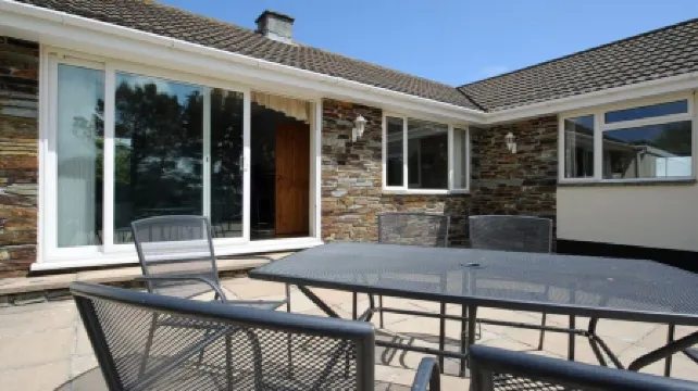 4-bedroom bungalow set in a secluded location