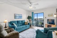 Beautiful 2Br Condo Steps from North Myrtle Beach with Pool and Balcony Views