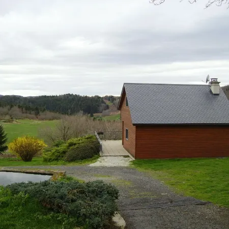 chalet between the mountains and the lakes