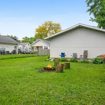 Family Getaway 2BR/2BA with Sauna - Air Hockey - Bar