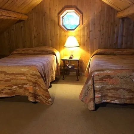 Private Lakefront Log Cabin