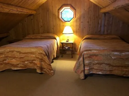 Private Lakefront Log Cabin