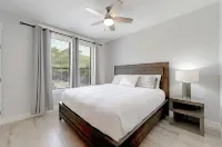 BEST View of Lake Travis!! Largest 3 Bed-3 Bath Floor Plan-THE HOLLOWS-Sleeps 8
