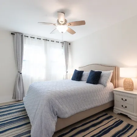 Downtown Bradenton Bliss: 3-Bed Apartment