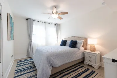 Downtown Bradenton Bliss: 3-Bed Apartment Hotels near Retro Rosie and Cobweb's