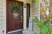 Close to Trilith & Airport! Fenced yard! Walk to shops! Hotels in Fayette County