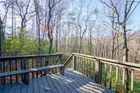 Rustic, Private, Cozy Cabin Getaway in Mountains of Big Canoe