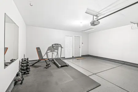 Charming 3-Bedroom Ranch, Steps from Klipsch Music Center Shopping and Dining