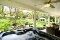 NEW HOT TUB||sleeps 10|4BR 3Ba|firepit|pingpong table|New River Gorge NP