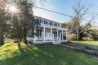 Luxe WATERFRONT Home - Welcome to The Foxtail