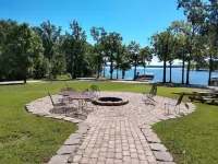 Cozy Lake Front/View 2BR2BA Private Cabin23, Resort Pool/Hot Tub/Firepit & more!