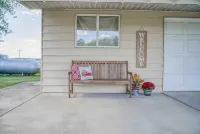 Vineyard Ridge Farmhouse • 3Br • 2BA • Vineyard View • Fire Pit •