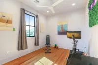 可乘渡輪前往法國區 & 帶恆溫泳池的河景豪華度假屋