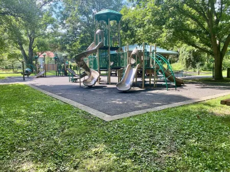 Waterfront Cabin Walkable to Everything!