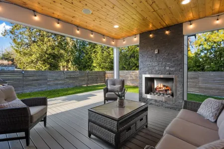 Spacious 5BR/3BA + Game room, Tacoma Home w/ Covered Deck & Fireplace