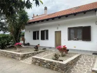 Relaxation with apartment In villa surrounded by greenery. Hotel in zona Piazza Fabrizio De André Albenga