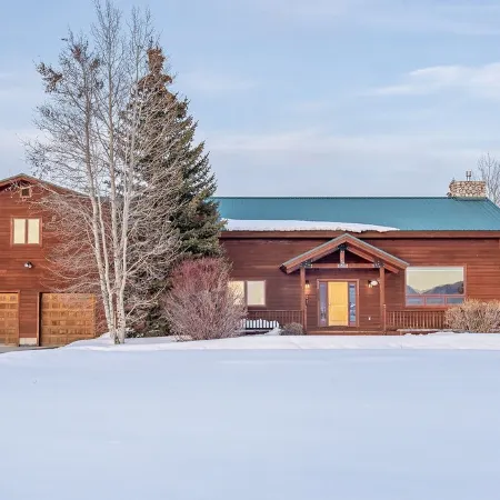 Equipped family-sized ski chalet in Driggs, ID a short drive to Grand Targhee.