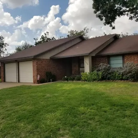 Family-sized home with quick access to the loop!!
