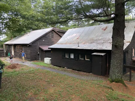Cozy Adirondack cottage with Beach access on scenic Raquette Lake, NY.