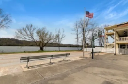 Tranquil waterfront getaway