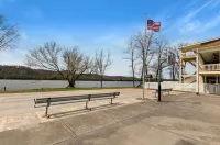 Tranquil waterfront getaway