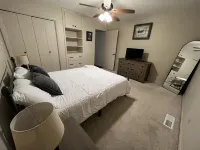 Cozy home in Mid-town Ruidoso. Enjoy the pool table and Hot tub. ENMU-루이도소 브랜치 커뮤니티 대학 주변 호텔