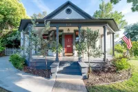 Historic Visalia 3br/2ba - Walk to Downtown Hôtels à proximité de : Fresno Pacific University Visalia Campus